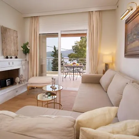 Chloe Luxury Beachfront Apartment Karavomylos