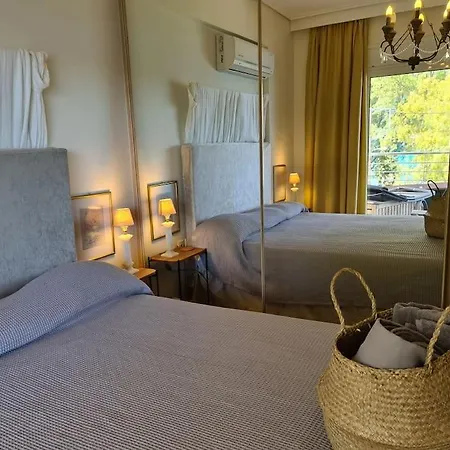 Chloe Luxury Beachfront Apartment *